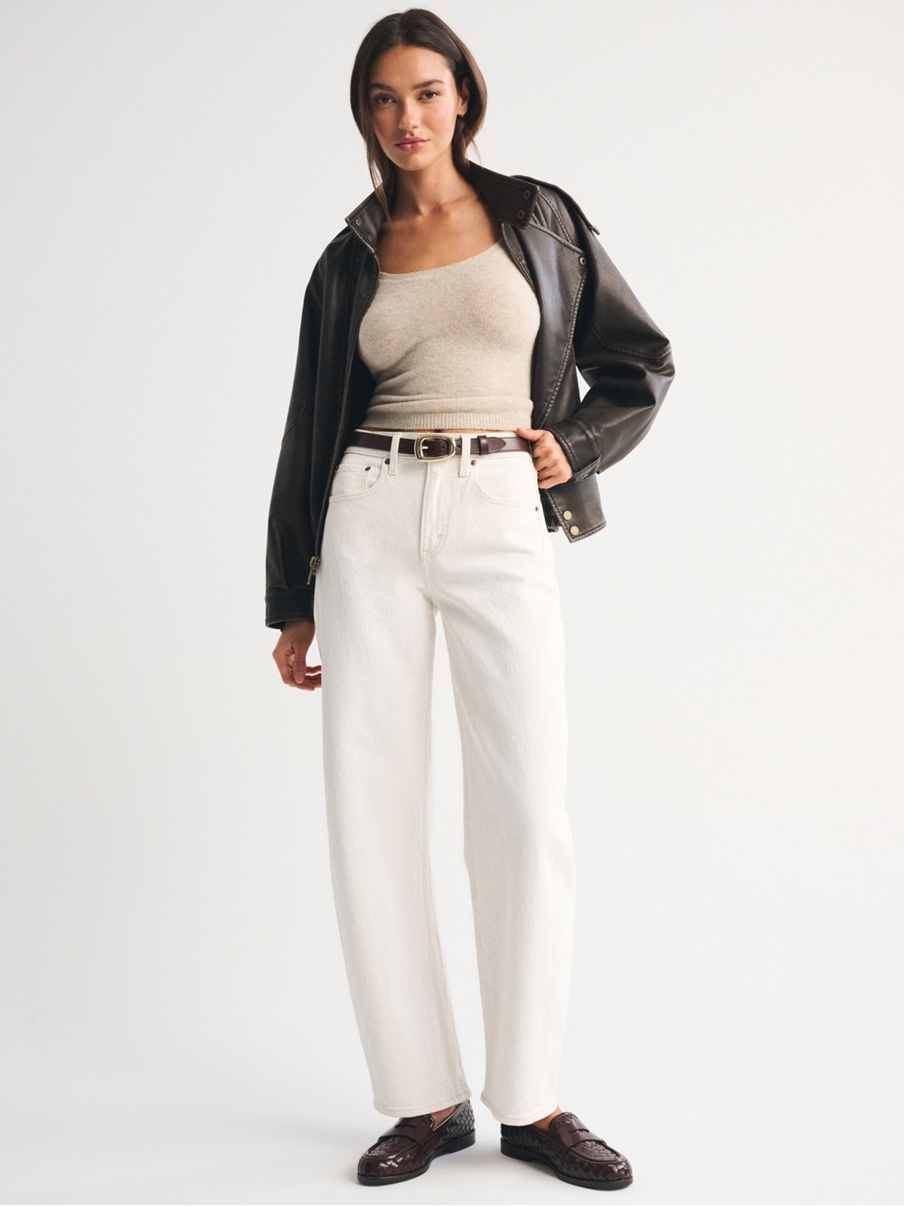 Abercrombie & Fitch High-Rise Barrel Jeans in White | 28 Short